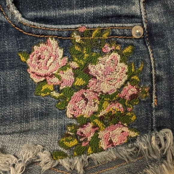 SOLD || American Eagle shorts, boho style embroidered shorts, size 00 - Picture 2 of 4